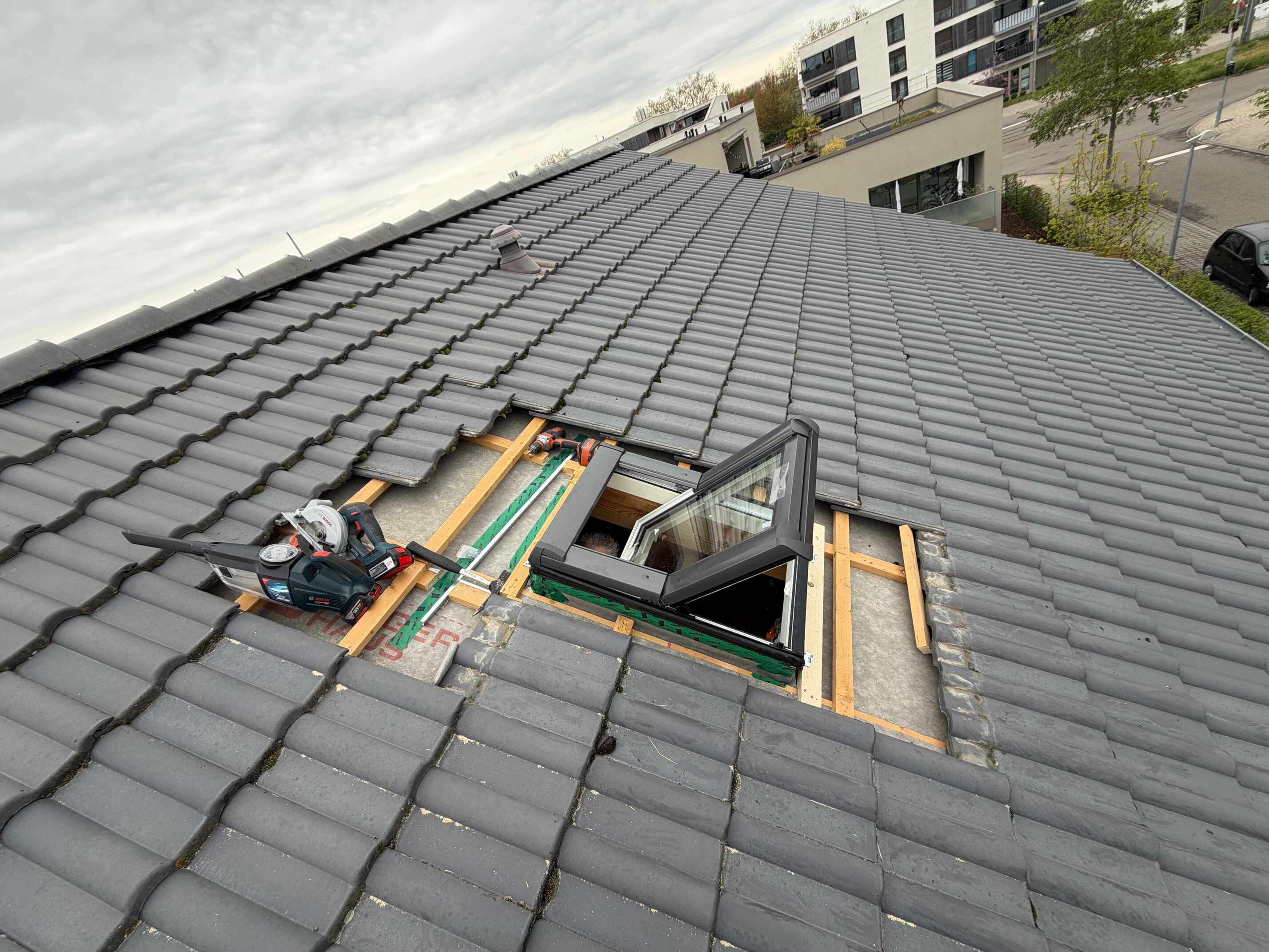Steildach-Referenz aus eigener Ausführung – Dachfläche ohne Nebenmotiv