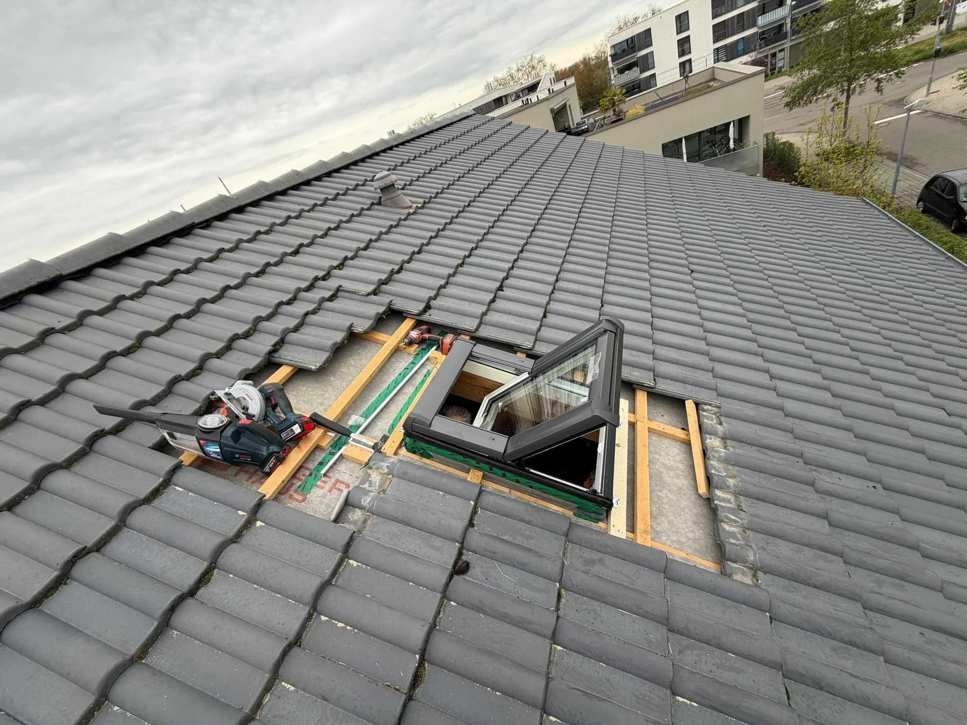 Steildach-Referenz aus eigener Ausführung – Dachfläche ohne Nebenmotiv