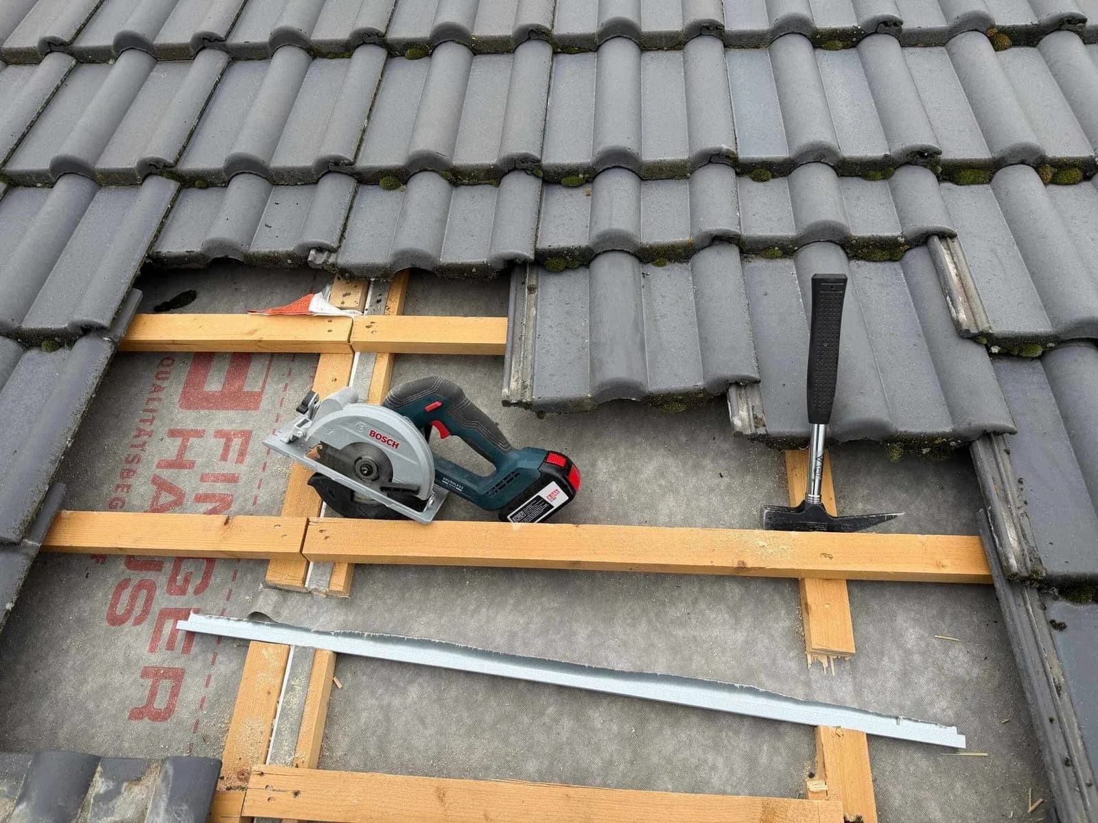Dachreparatur nach Sturmschaden